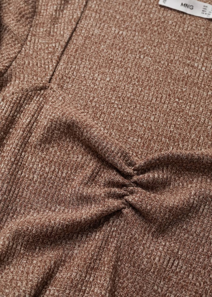 Vestido escote fruncido, diseño canalé