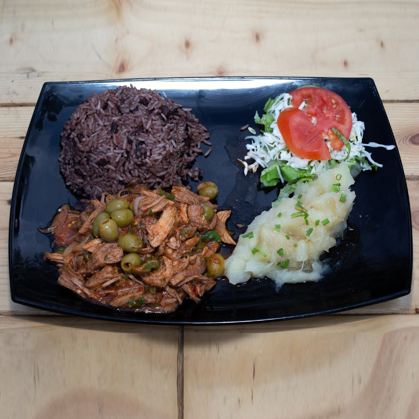 Ropa Vieja de Res con Aceitunas