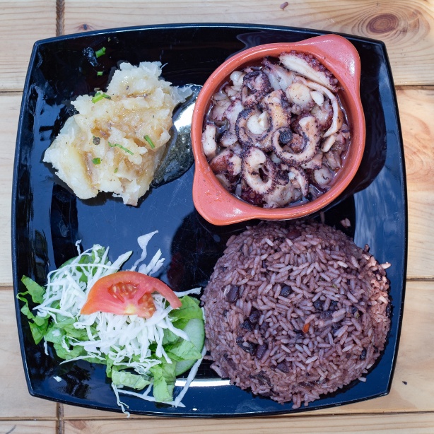 Pulpo al Ajillo