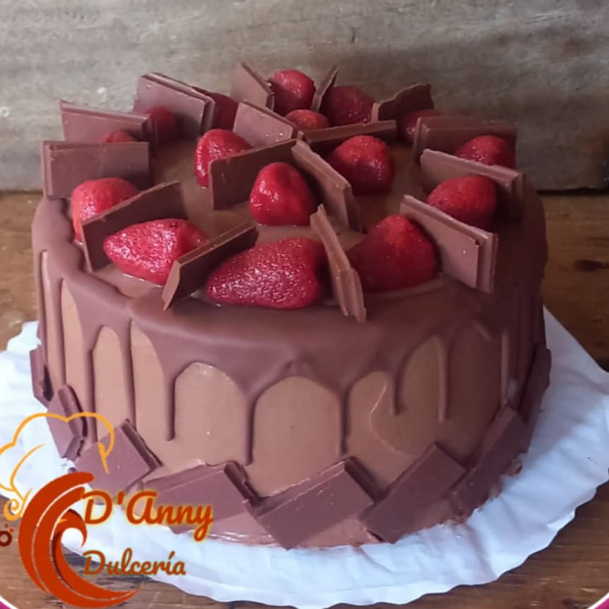 Cake ganache con fresas y minipeter