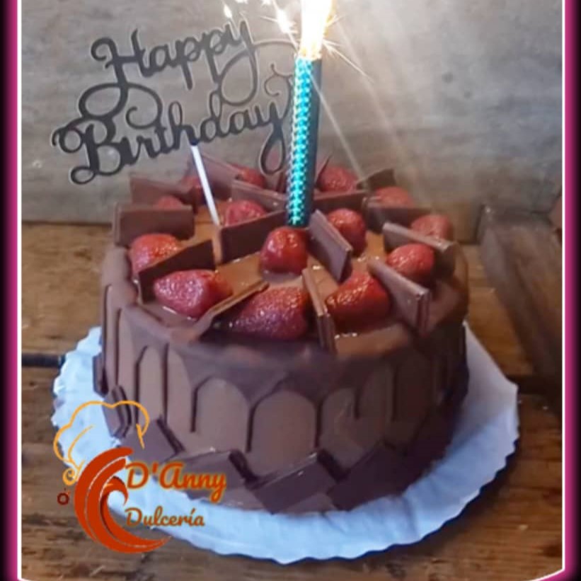 Cake ganache de chocolate fresa y minipeter