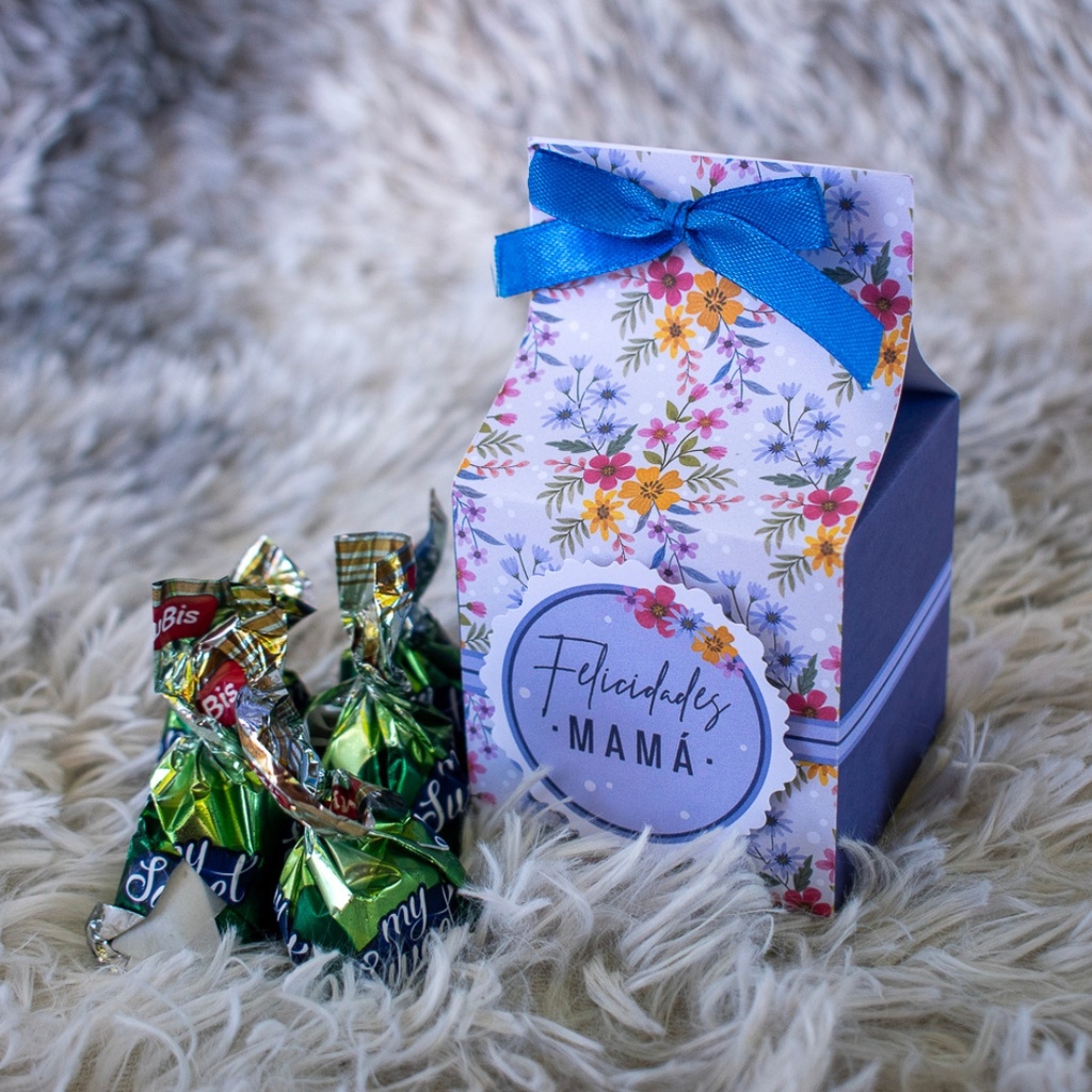 Dulce Detalle para Mamá: Caja Temática con Bombones