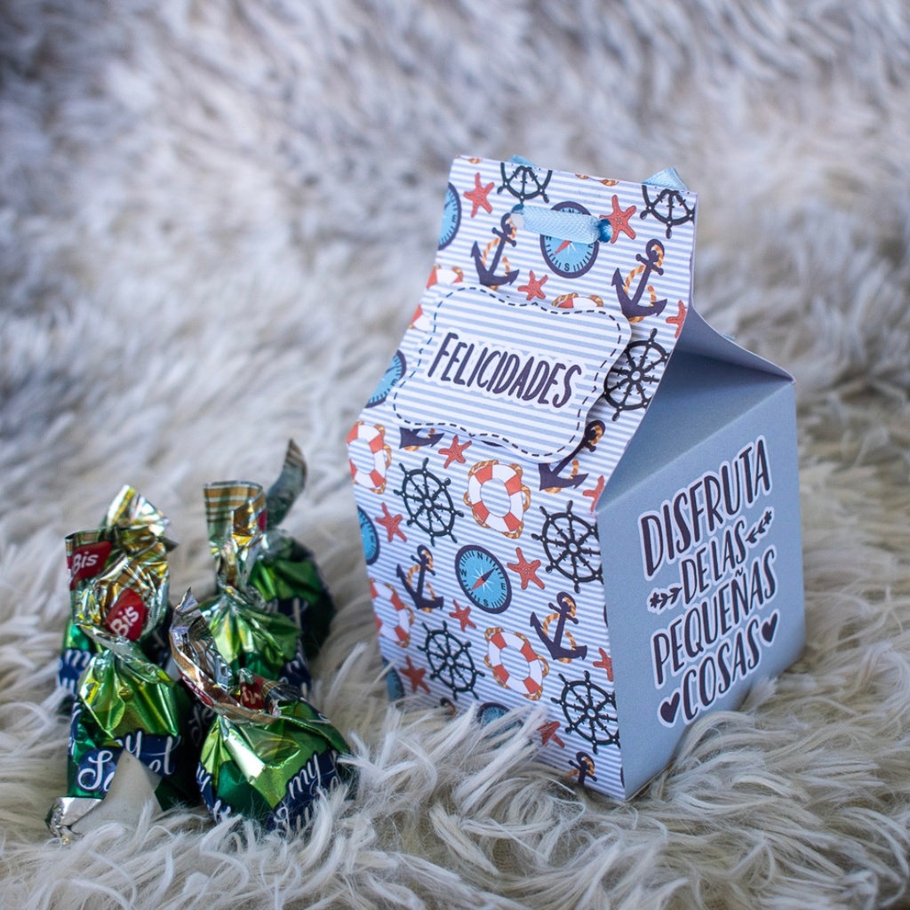 ¡Celebración Dulce! Caja Temática de Felicitaciones con Bombones