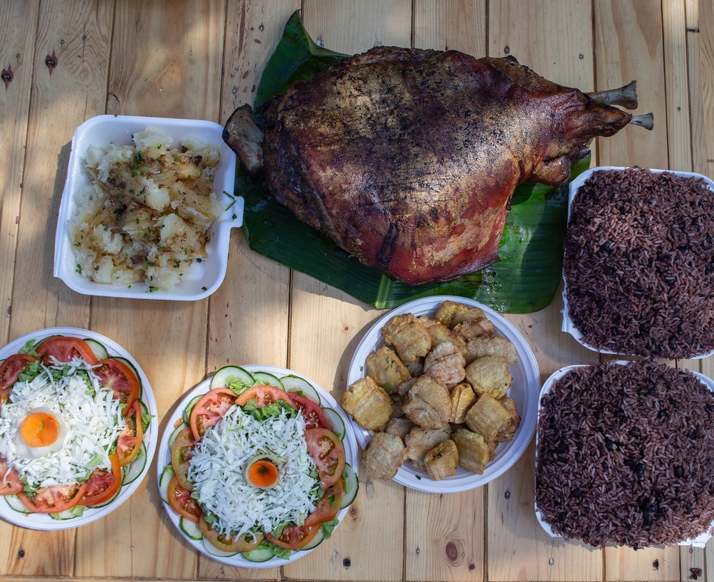 Combo Pierna de Cerdo Asada 25 personas